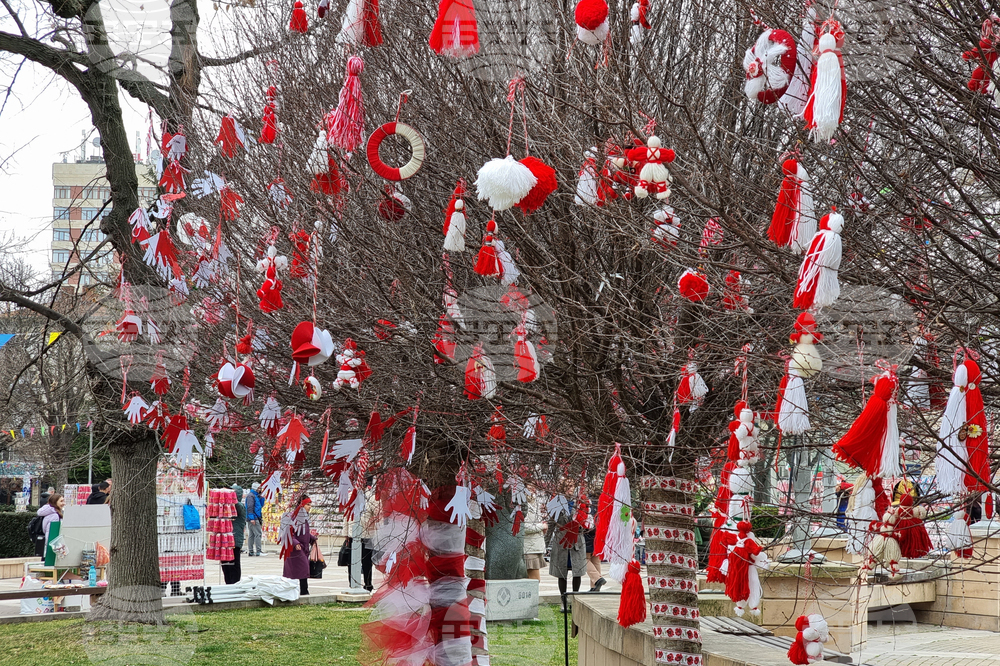 Ямбол - мартеници - украса