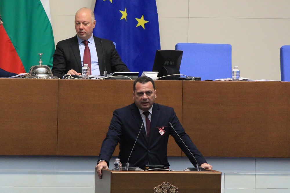 Ченчев: Борисов сега си сложи подписа за творците, за да каже отново „Аз дадох“. А 3 мандата като премиер? 