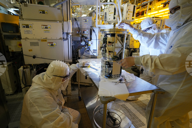 САЩ обмислят по-меки ограничения за продажбите на оборудване за производство на чипове за Китай, според източници на Блумбърг 