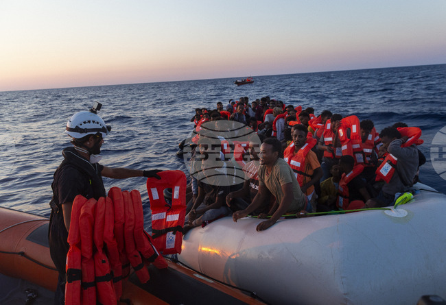 Италия отмени задържането на германски кораб за спасяване на мигранти в Лампедуза