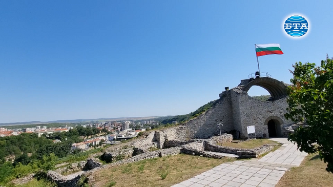 На голям туристически интерес от българи и чужденци се радва Ловешката средновековна крепост
