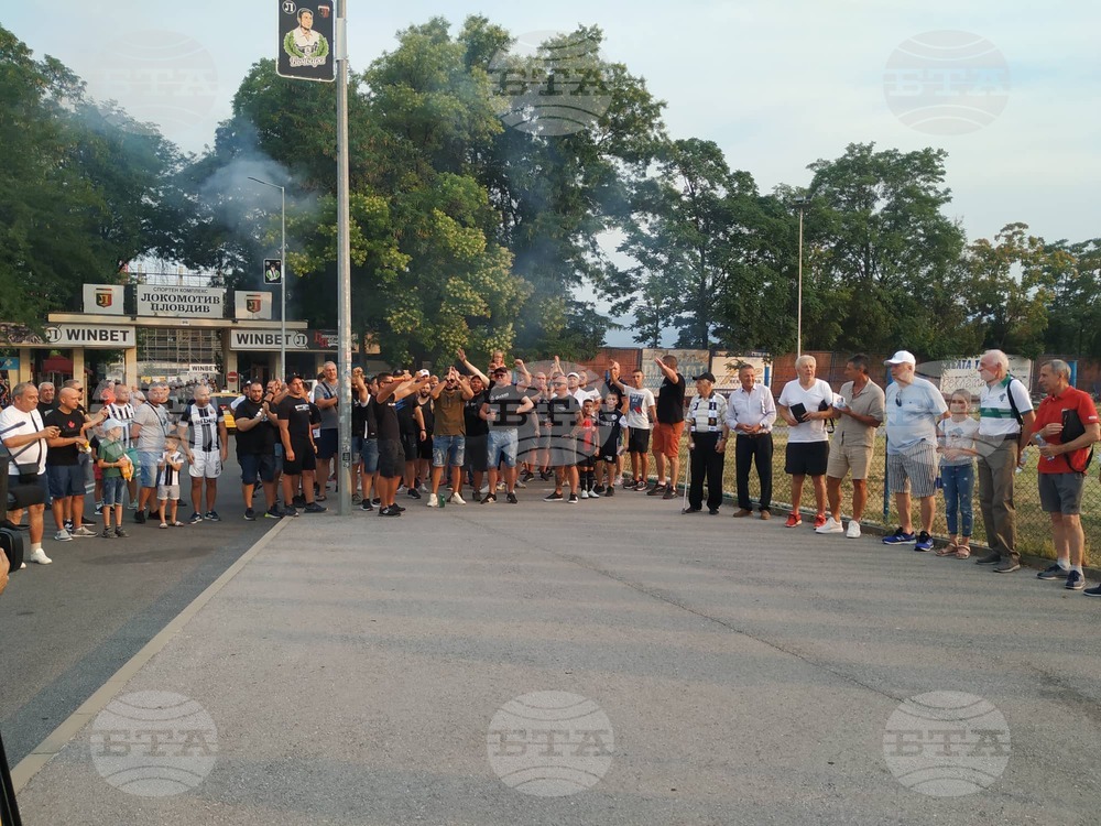 Откриха "Алея на славата" пред стадион "Локомотив" в Пловдив