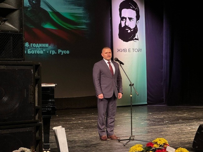 Община Русе: СУ „Христо Ботев“ отбеляза патронния си празник с голям концерт