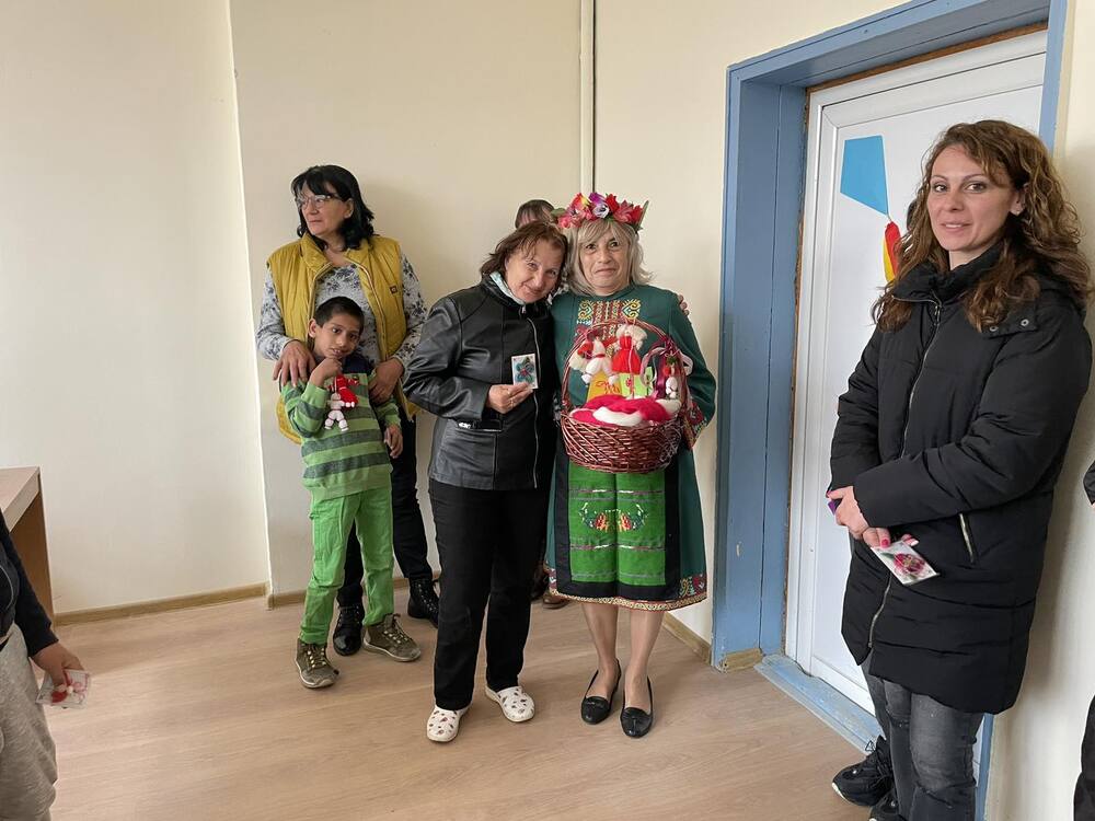 Община Ловеч: Баба Марта от Дренов зарадва децата от ЦСОП „Васил Левски“