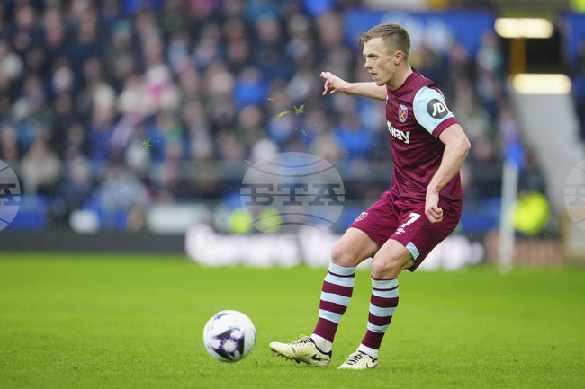 Вратата за Джеймс Уорд-Праус в Уест Хям не е затворена, увери мениджърът Нуно Еспирито Санто