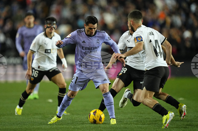 Отложеният мач между Валенсия и Реал Мадрид в Ла Лига ще се играе на 2 януари