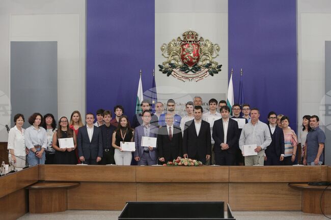 Министерски съвет - Кирил Петков - ученици