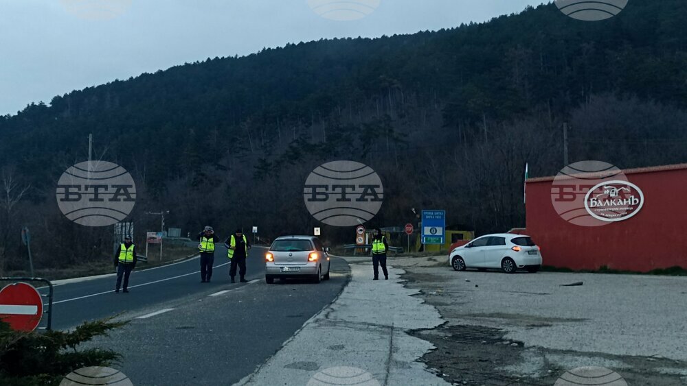 Времето в прохода "Шипка" е облачно, видимостта е намалена поради мъгла