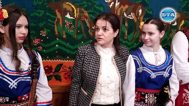 Заместник-председателят на Народното събрание Росица Кирова при бесарабските българи в с. Заря, Украйна