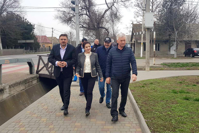 Българска делегация начело със заместник-председателя на Народното събрание Росица Кирова посети българско село в Бесарабия