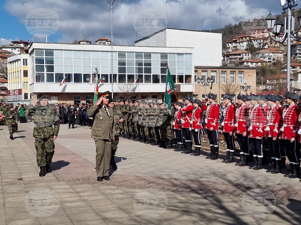 С тържества и молебен за мир беше отбелязан Националният празник в Смолян