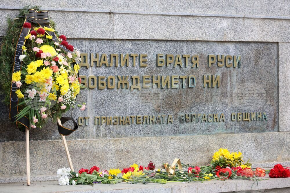 Бургас - паметник на загиналите руси - почит