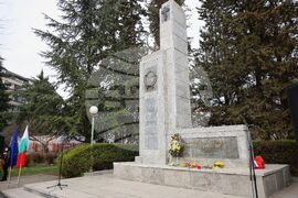 Бургас - паметник на загиналите руси - почит