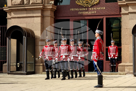 Тържествена смяна на почетния гвардейски караул - Национален празник