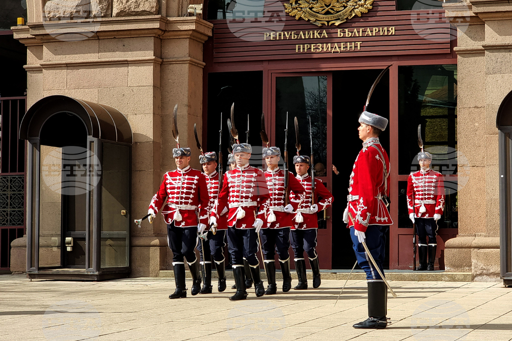 Тържествена смяна на почетния гвардейски караул - Национален празник