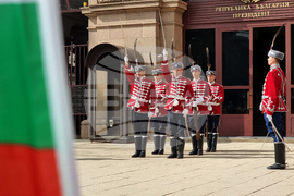 Тържествена смяна на почетния гвардейски караул - Национален празник