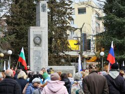 Бургас - паметник на загиналите руси - почит