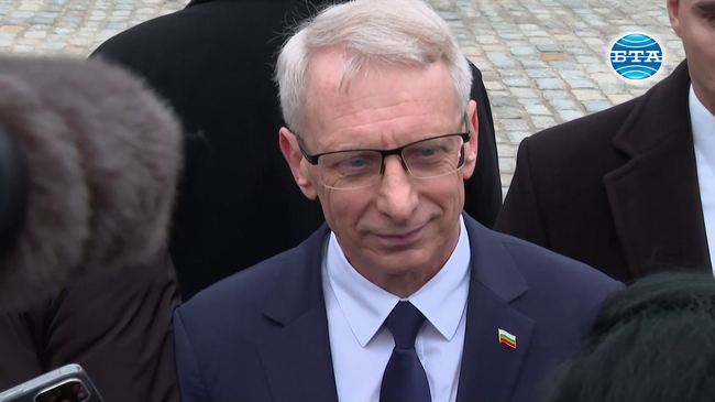 Преговорният процес с Мария Габриел за ротацията върви нормално, очакваме документа от страна на ГЕРБ, заяви премиерът Николай Денков