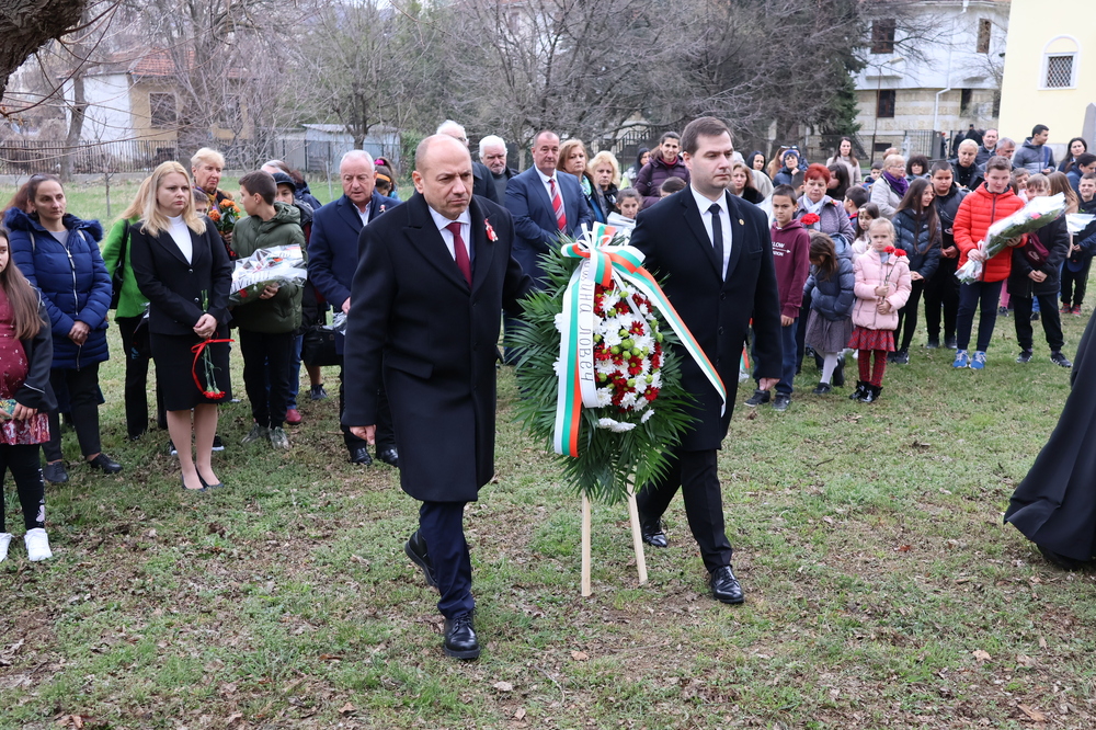 Ловеч отбеляза тържествено Националния празник