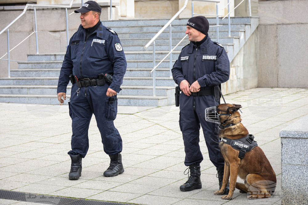 В Бургас е задържан 41-годишен мъж, показвал клипове с порнографско съдържание на малолетни момичета