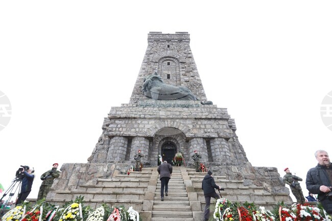 Осигурен е безплатен транспорт от Павел баня за всички желаещи да се включат в отбелязването на Трети март на връх "Шипка"