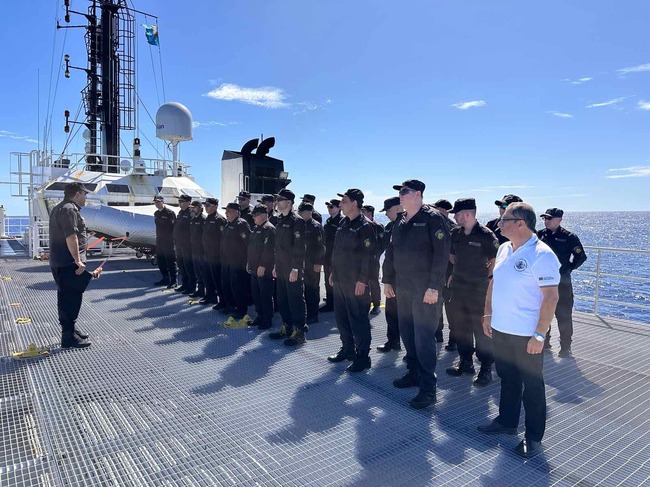 Екипажът на българския научноизследователски кораб “Св. св. Кирил и Методий” отбеляза националния празник на България в Атлантическия океан