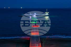 Бургас - Национален празник - мост - цветовете на трибагреника