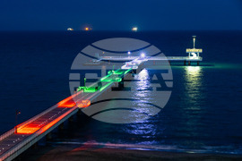 Бургас - Национален празник - мост - цветовете на трибагреника