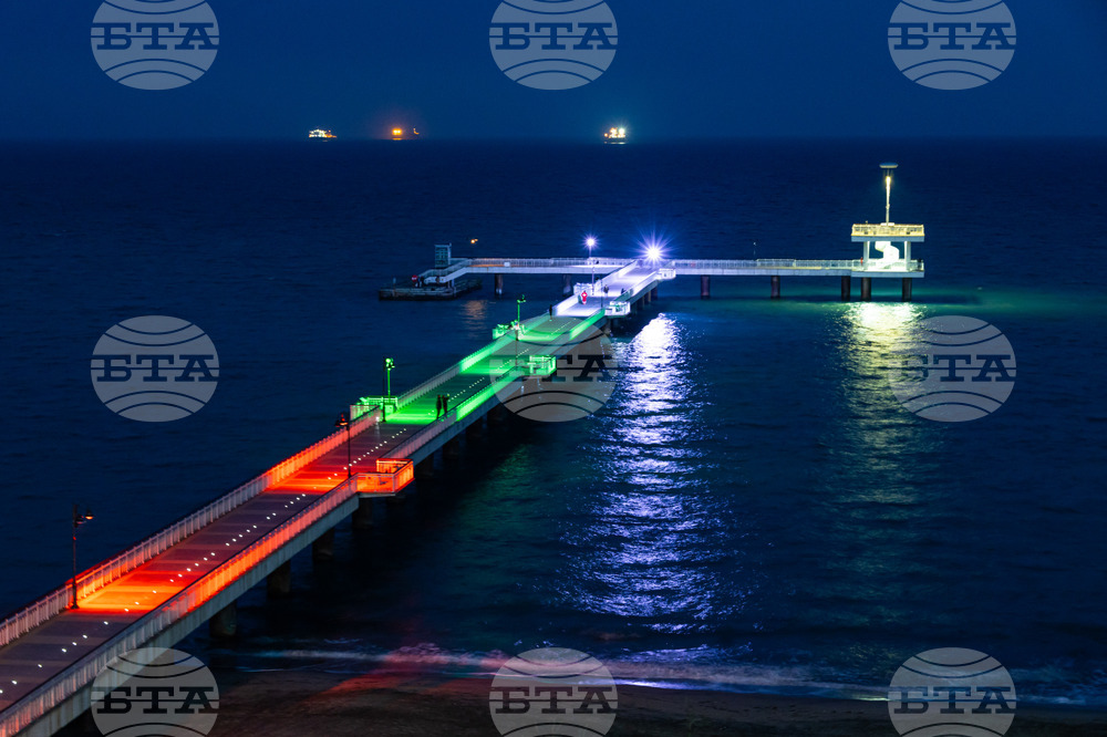 Бургас - Национален празник - мост - цветовете на трибагреника