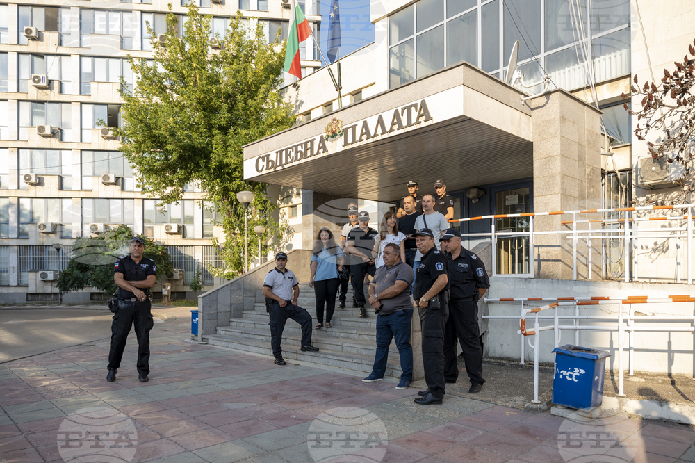 Надзиратели и съдебни охранители излязоха на протест в Добрич