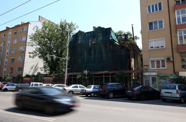 Общината да изкупи имоти в центъра на София и да ги превърне в детски градини, предлага кметът Васил Терзиев в доклад