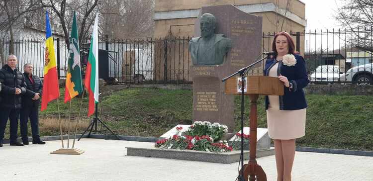 Райна Манджукова отбеляза Трети март заедно с българите в Молдова