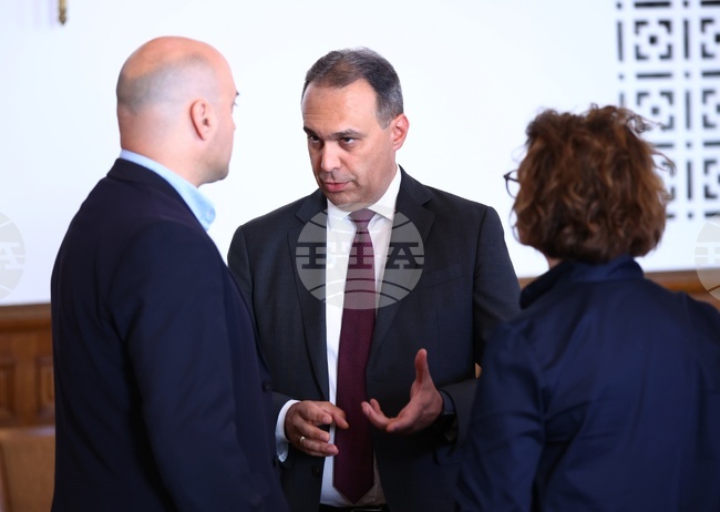 Парламент - Комисия по отбрана