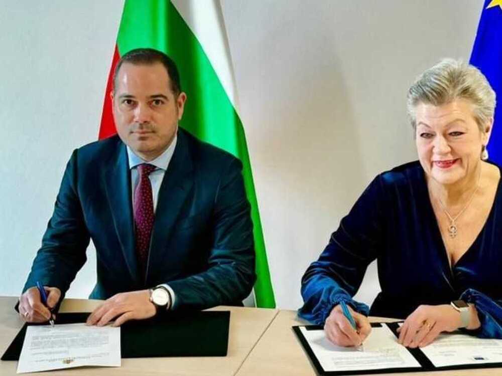 МВР: Министър Калин Стоянов подписа Стратегическа рамка за сътрудничество между ЕК, Агенциите на ЕС и България с комисаря по вътрешни работи Илва Йохансон