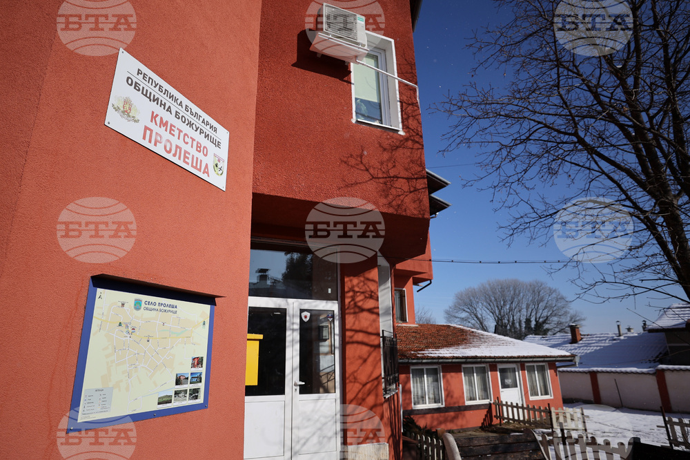 Възстановено е движението при разклона за село Пролеша, където беше разпилян товар от тежкотоварен автомобил