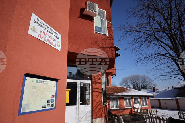 Възстановено е движението при разклона за село Пролеша, където беше разпилян товар от тежкотоварен автомобил