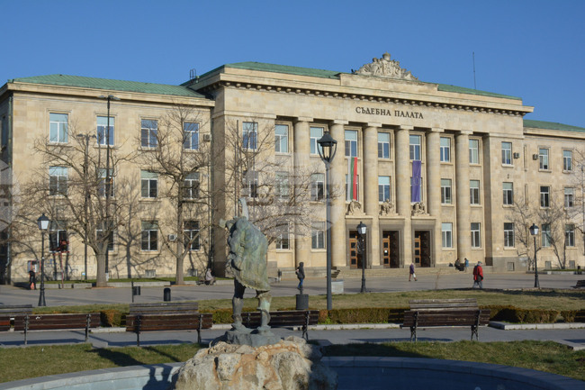 В Русе многократно осъждан ще чака поредна присъда в ареста