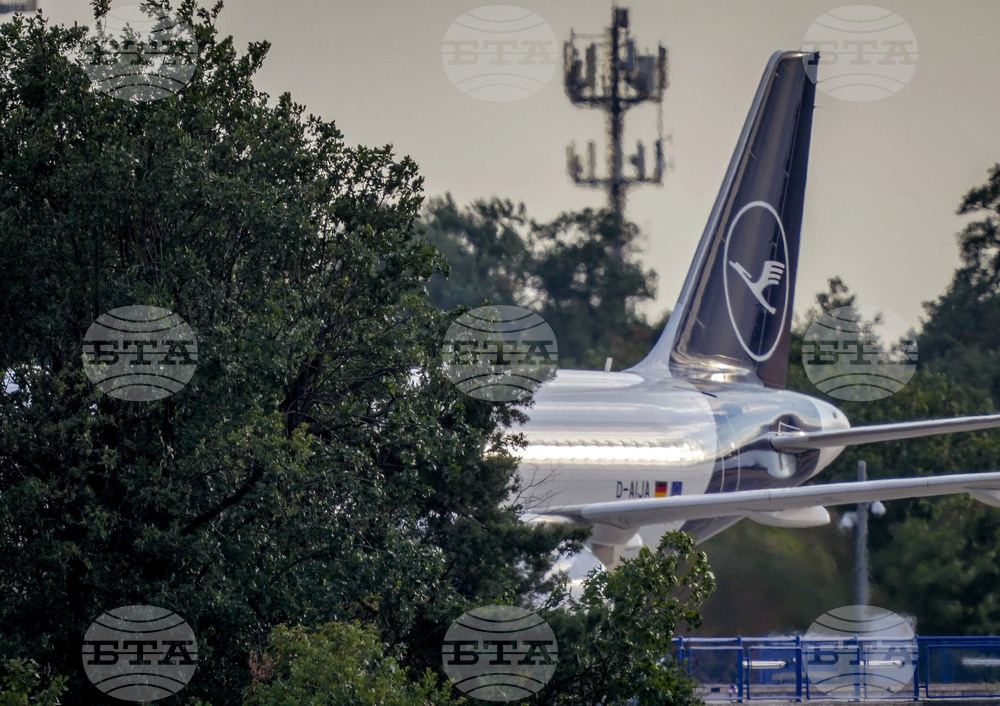 Век след основаването си германската „Луфтханза“ се изправя пред тъмното си минало по време на нацисткия режим, пише Ройтерс