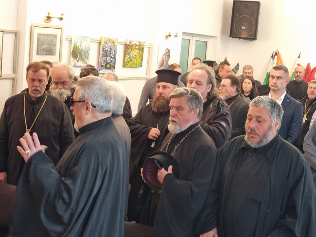 Свещеници продължават да настояват Светият синод да признае епархийските избори за нов Сливенски митрополит