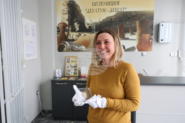 Село Дебелт - Национален археологически резерват Деултум - находка - сребърен амулет