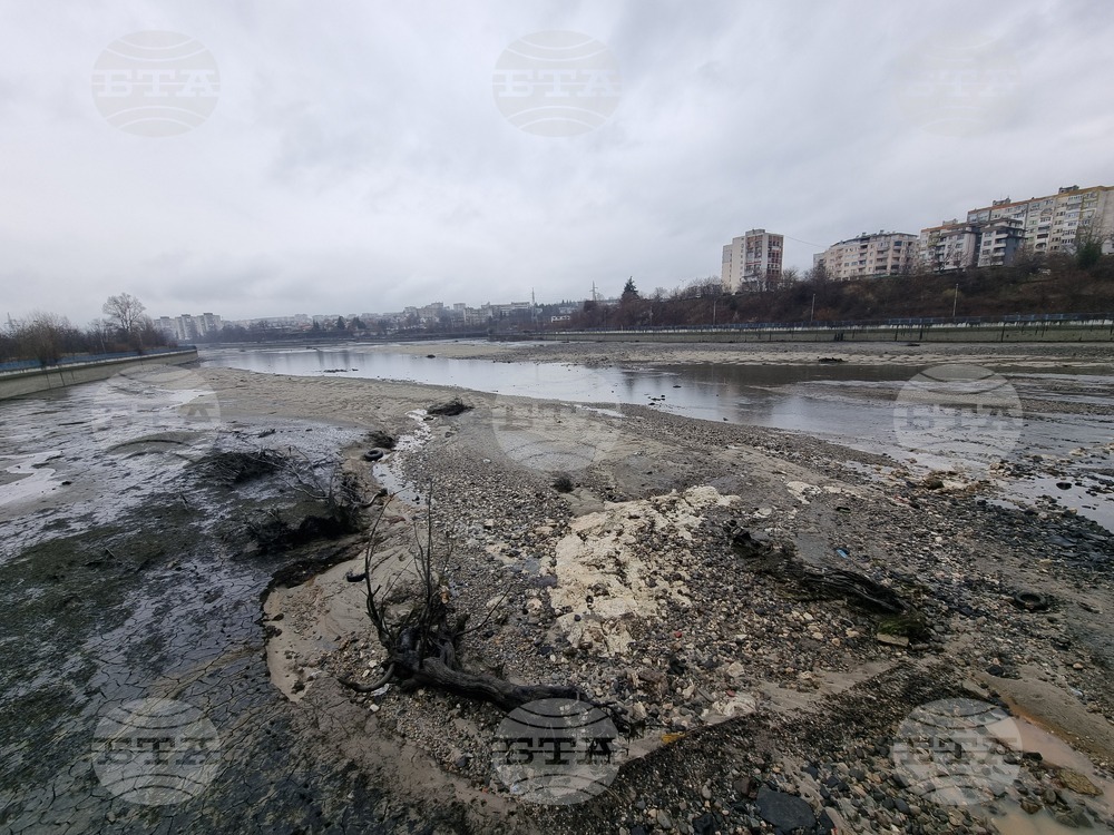 Авария на водопровод е причина за източване на т.нар. Водно огледало в Кърджали