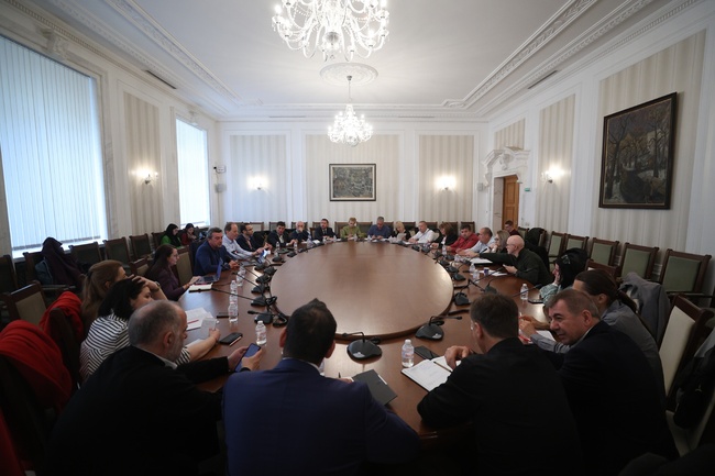 Необходимо е да има публичност, свързана с развитието на район Мальовица, каза Васил Тодев по време на дискусия в парламента