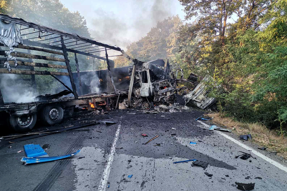 Катастрофа между два автомобила край шуменското село Радко Димитриево затруднява движението