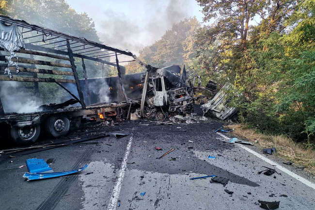 Катастрофа между два автомобила край шуменското село Радко Димитриево затруднява движението 