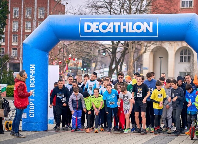 Община Плевен: 11-годишна плевенчанка спечели призовото място в кроса, посветен на Националния празник