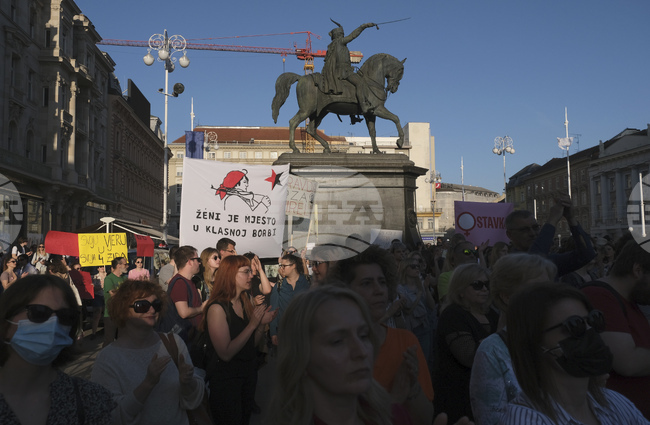 Петиция в Хърватия поиска премахване на организирани от консервативно католическо движение молитви на централните площади