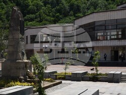 Младежки дом - Ловеч