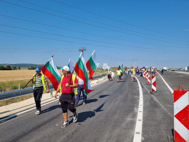 Работниците на "Автомагистрали-Черно море" в Шумен прекратиха протеста си на пътния възел „Белокопитово“ на автомагистрала „Хемус“