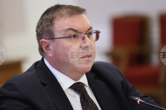 Парламентарната икономическа комисия прие единодушно на първо четене законопроекта за забрана на вейпове и на енергийни напитки за деца