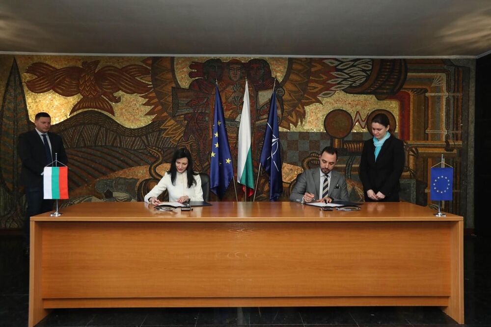 Мария Габриел: Заедно външната политика и търговско-икономическите отношения на България правят страната ни по-силна